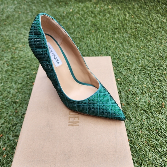 Women Heels - Picture 7 of 7